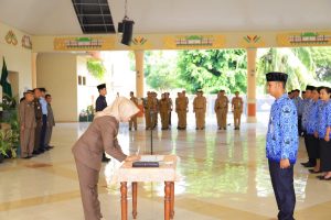 Bupati  Winarti  Mengambil Sumpah Janji PNS Tahun 2019
