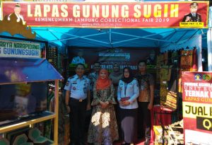 Gelar Pameran Hasil Karya Napi, Lapas Gunung Sugih jual Kain Tapis Khas Lampung