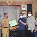 Pemkab Way Kanan Serahkan aset ke KPU Way Kanan