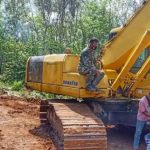 Buka Akses Jalan, TNI Wujudkan Harapan Warga