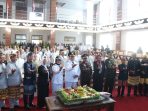Pemotongan Tumpeng Tandai Peringatan HUT Ke 26 Kabupaten Lamtim
