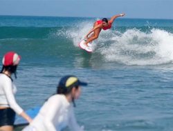 Peselancar Jasmine dan Kya Melaju Perempat Final Shortboard Putri